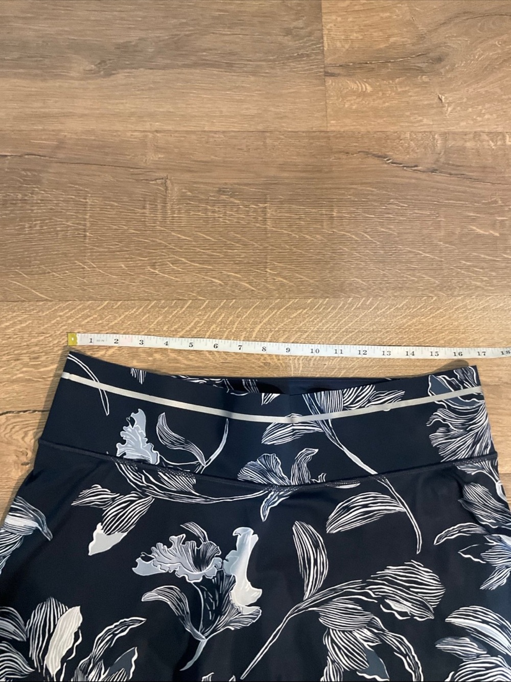 Athleta navy white floral Sonic athletic skort, L - Picture 8 of 9
